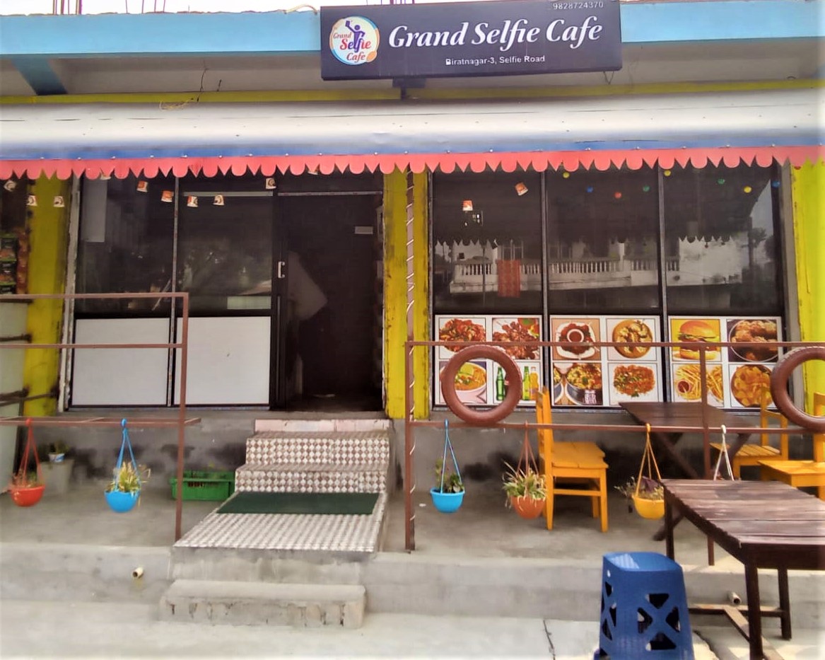 Grand Selfie Cafe